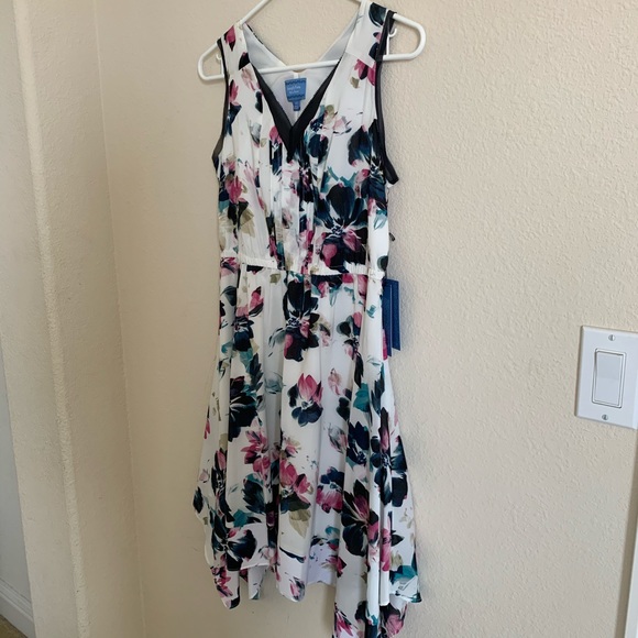 Vera Wang NWT petit floral dress - Picture 3 of 6